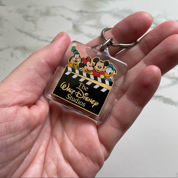 Disney - Walt Disney Studios Collectible Key Ring Holder - Picture 3 of 3